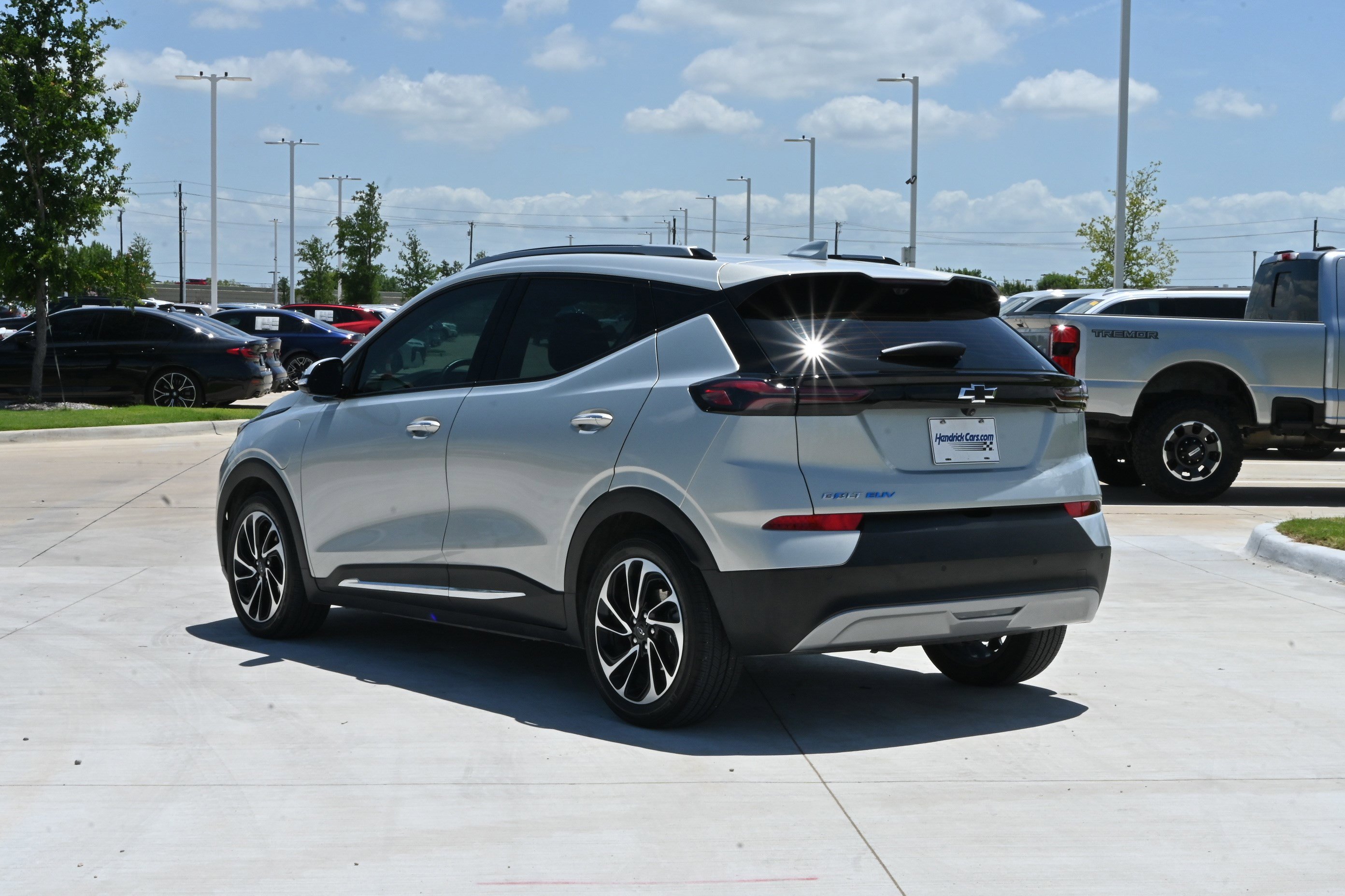 Used 2023 Chevrolet Bolt EUV Premier w/ Sun & Sound Package FWD image 7