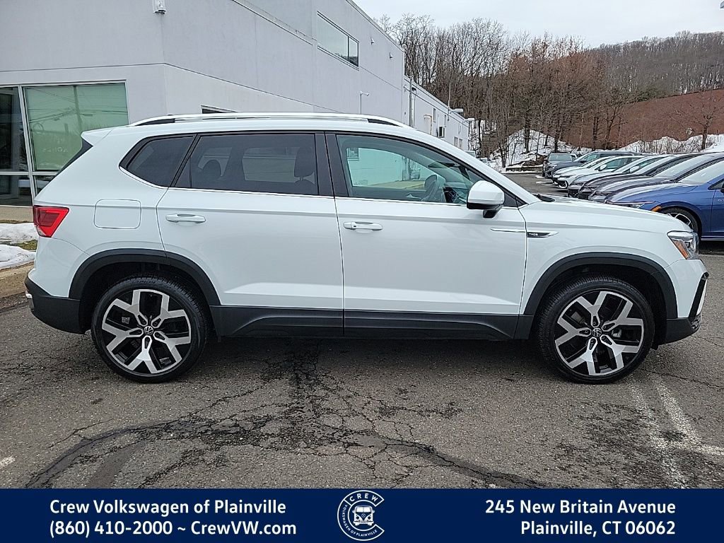 Certified 2022 Volkswagen Taos SEL image 33