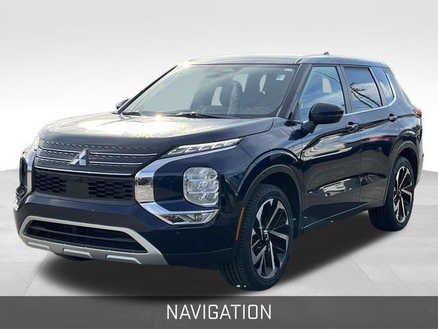 Used 2023 Mitsubishi Outlander SE image 3