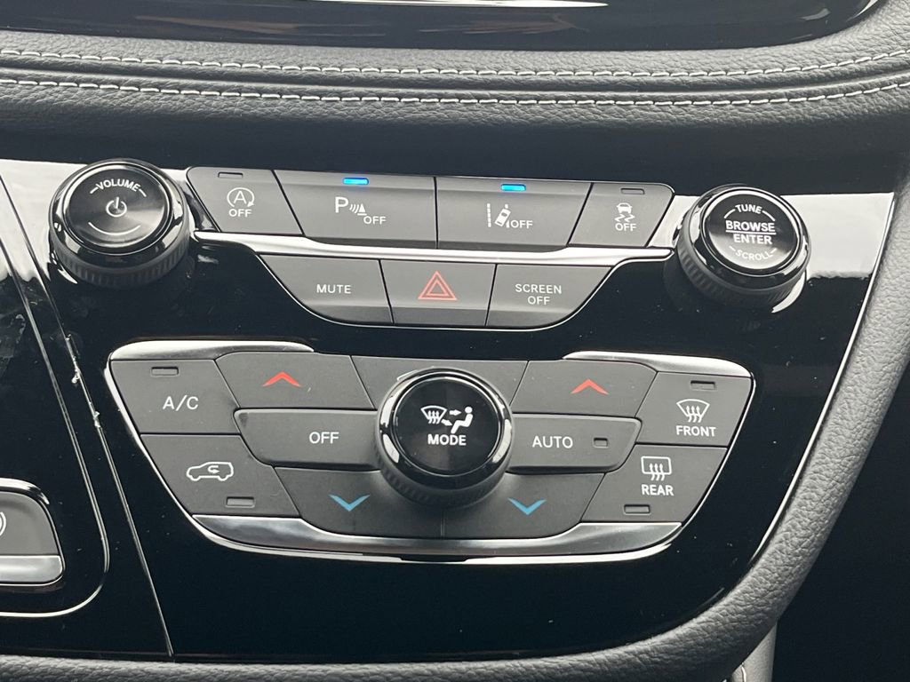 New 2026 Chrysler Pacifica Limited image 4