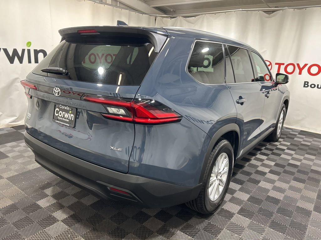Used 2025 Toyota Grand Highlander AWD image 10