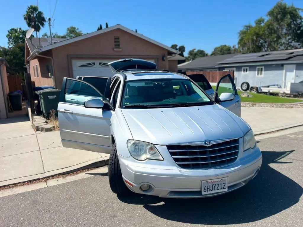 Used 2008 Chrysler Pacifica Touring FWD image 1