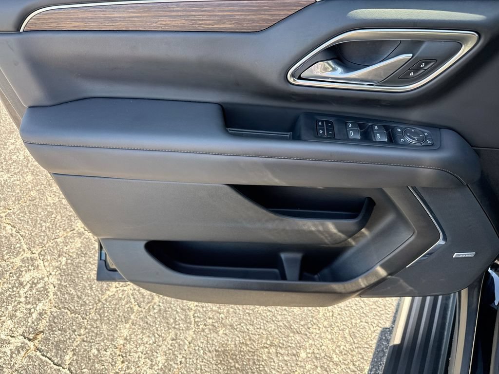 Used 2024 Chevrolet Tahoe High Country AWD/4WD image 15