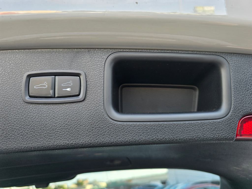 Used 2023 Porsche Macan image 16