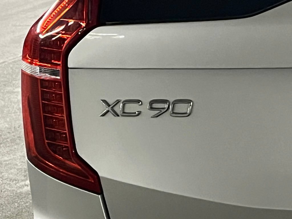Used 2016 Volvo XC90 T6 Momentum w/ Momentum Plus Package AWD/4WD image 35