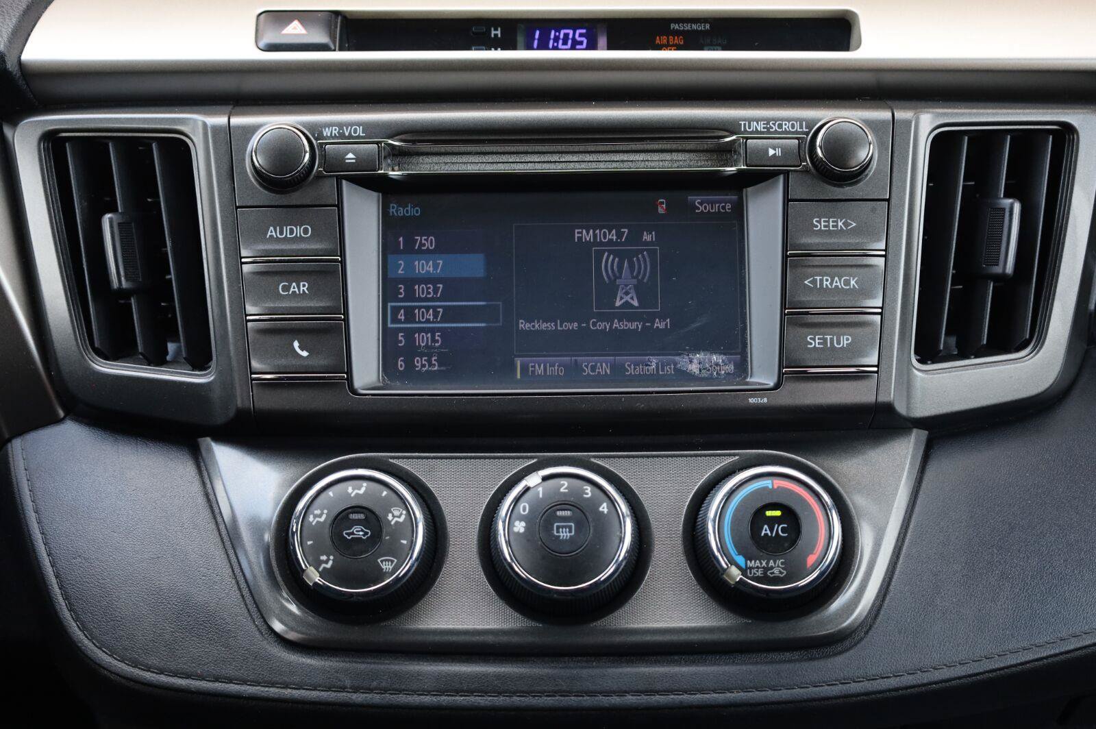 Used 2015 Toyota RAV4 LE FWD image 38