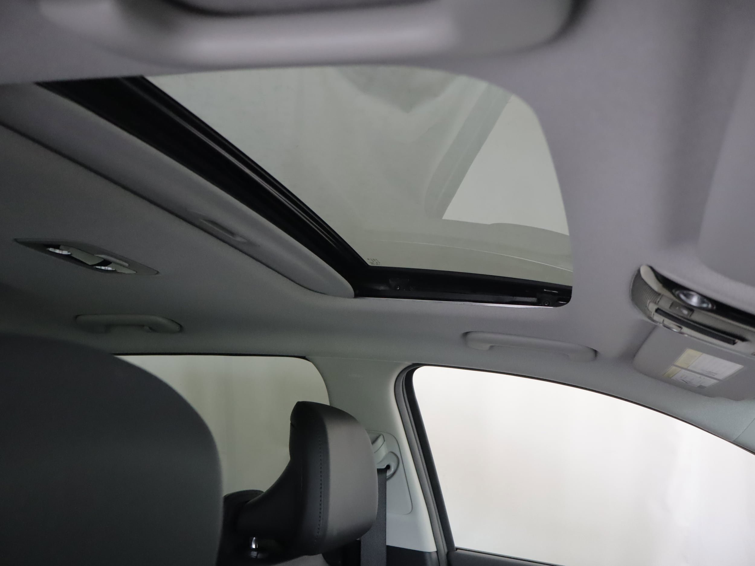 Used 2024 Kia Niro SX Touring FWD image 3