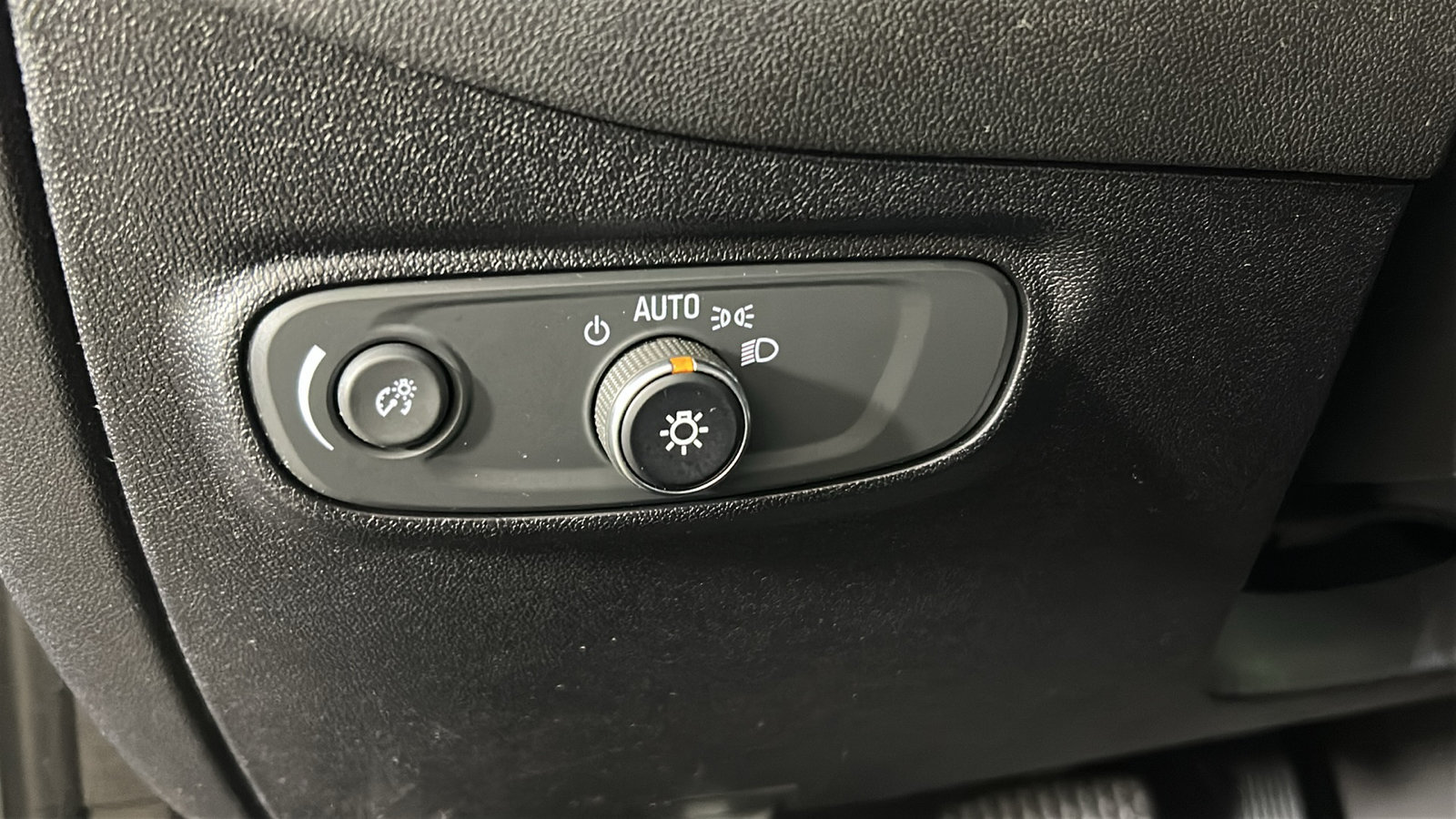 Used 2019 Chevrolet Equinox LT FWD image 24