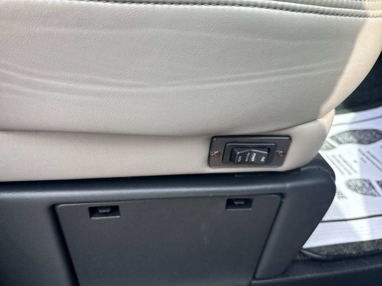 Used 2016 Mercedes-Benz Metris Passenger image 36