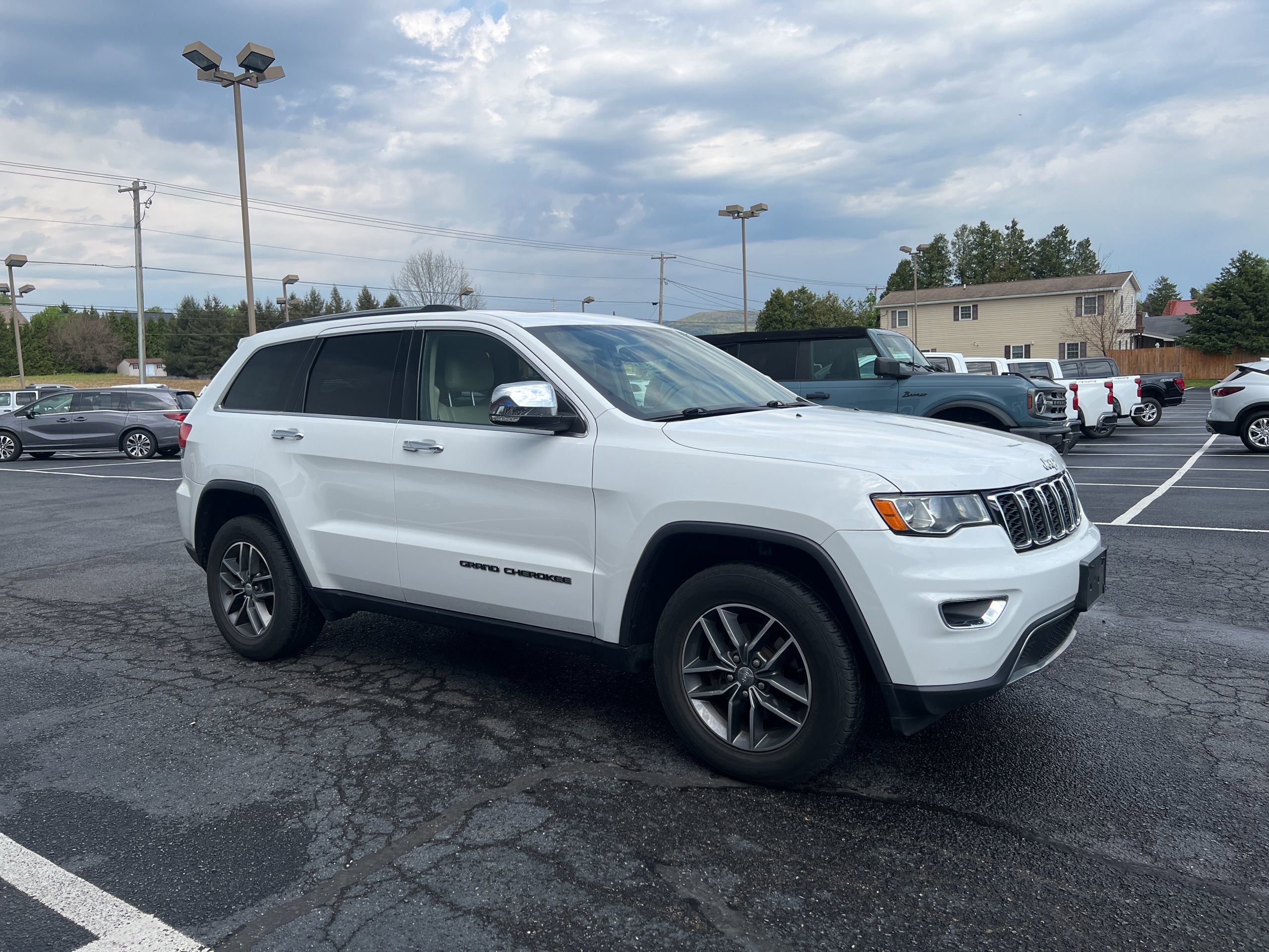 Used 2017 Jeep Grand Cherokee Limited AWD/4WD image 8