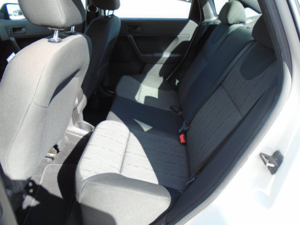 Used 2009 Ford Focus SE FWD image 10