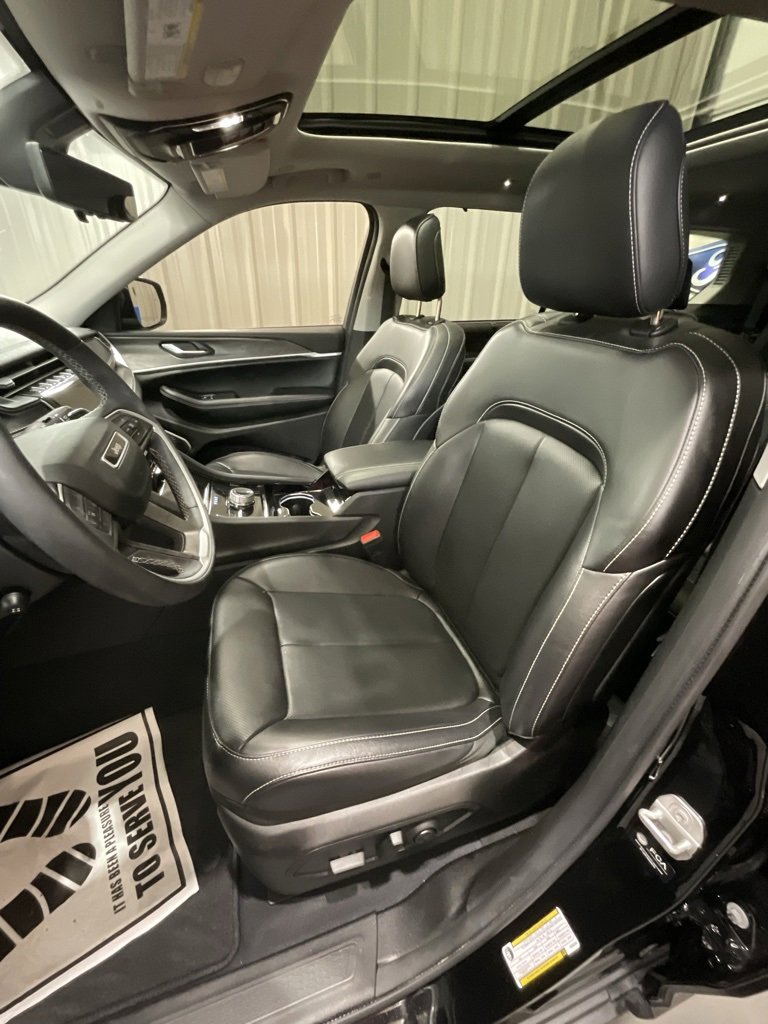 Used 2023 Jeep Grand Cherokee L Limited w/ Luxury Tech Group II image 10