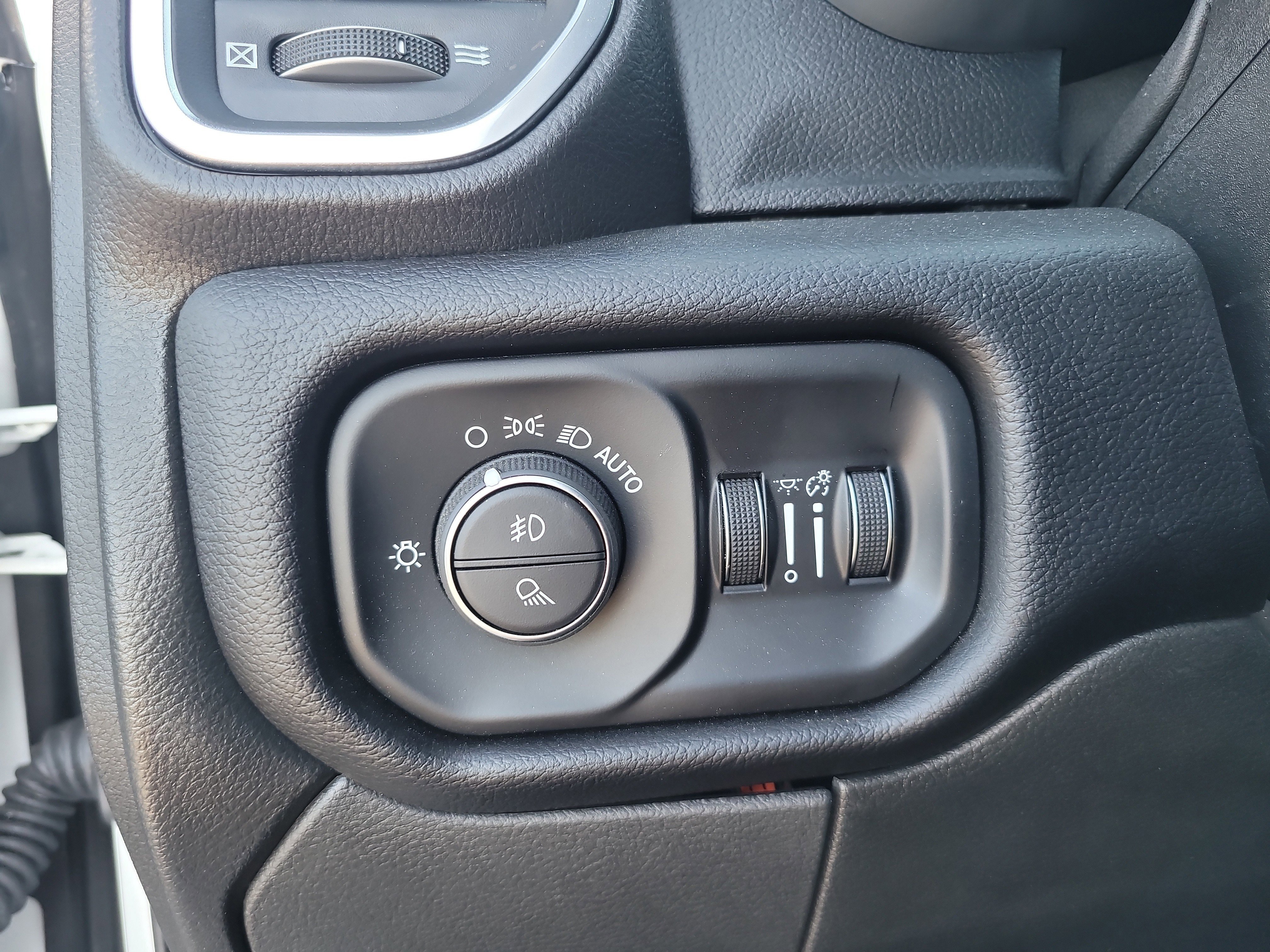 Used 2025 RAM 2500 Laramie image 31