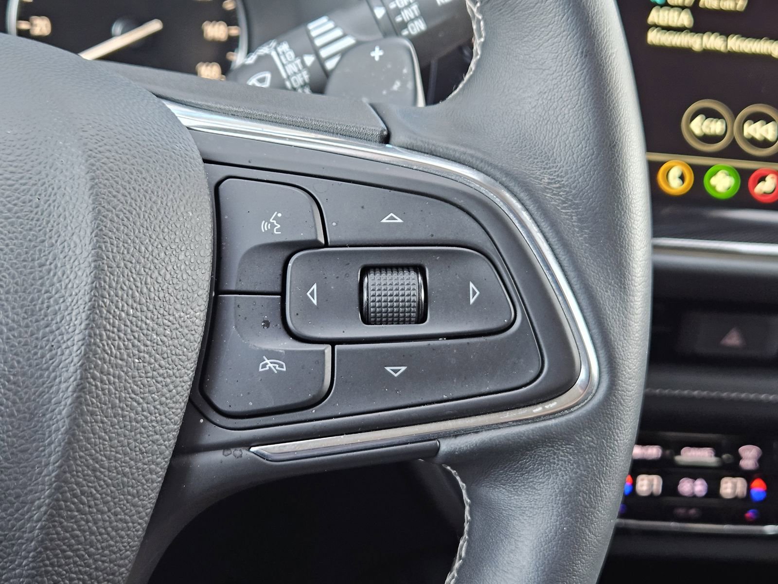 Used 2023 Buick Envision Preferred image 27