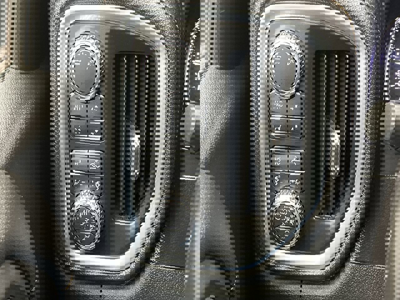 Used 2019 GMC Sierra 1500 AT4 image 16