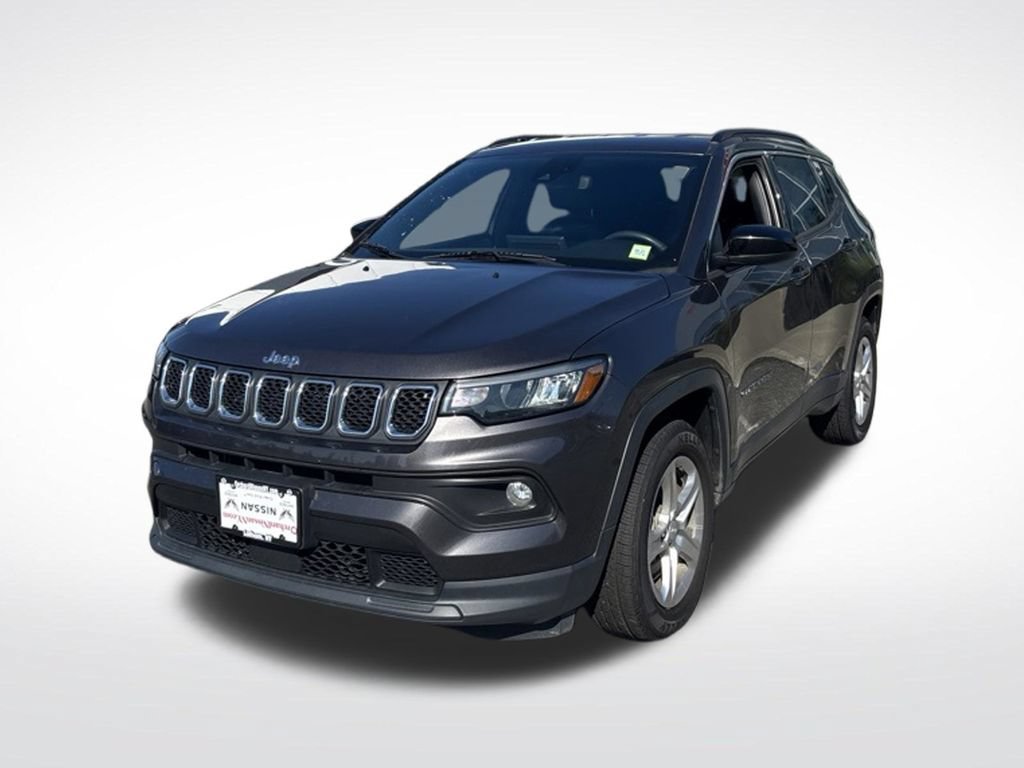 Used 2024 Jeep Compass Latitude AWD/4WD image 3