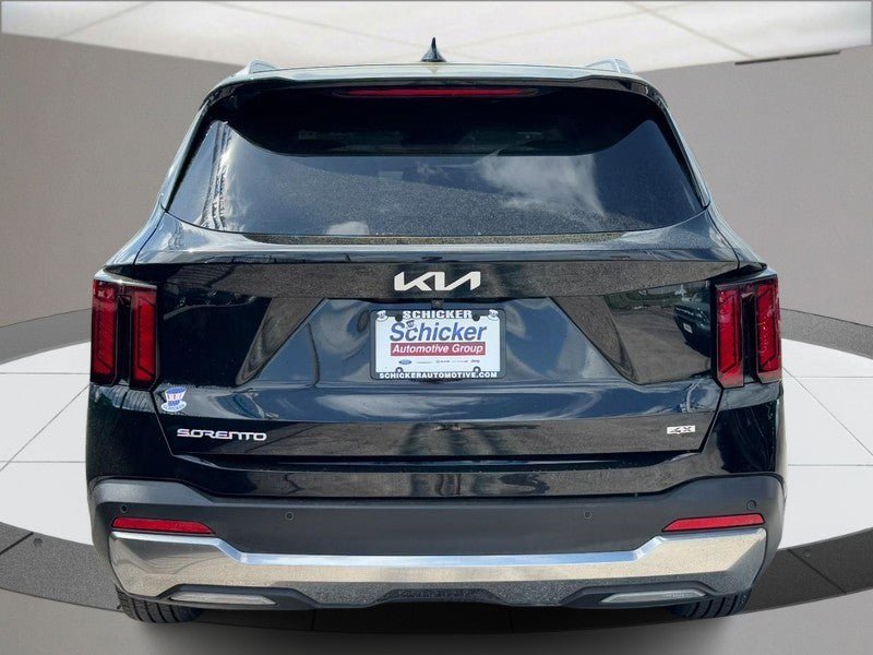 Used 2025 Kia Sorento S AWD/4WD image 4