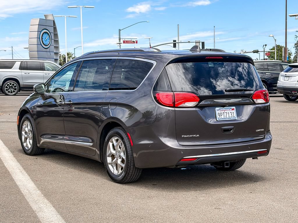 Used 2017 Chrysler Pacifica Limited w/ UConnect Theater Package FWD image 2