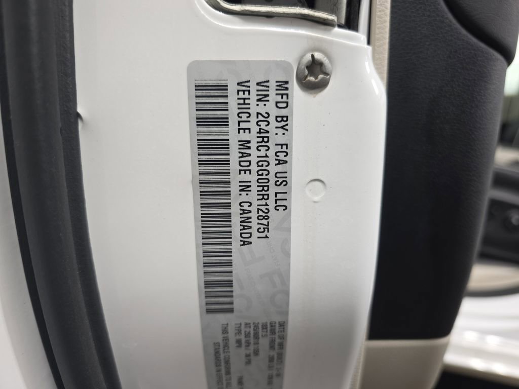 Used 2024 Chrysler Pacifica Limited image 39