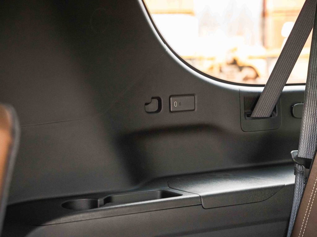 New 2026 Chevrolet Suburban High Country image 29