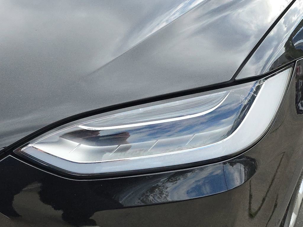 Used 2016 Tesla Model X 90D image 35