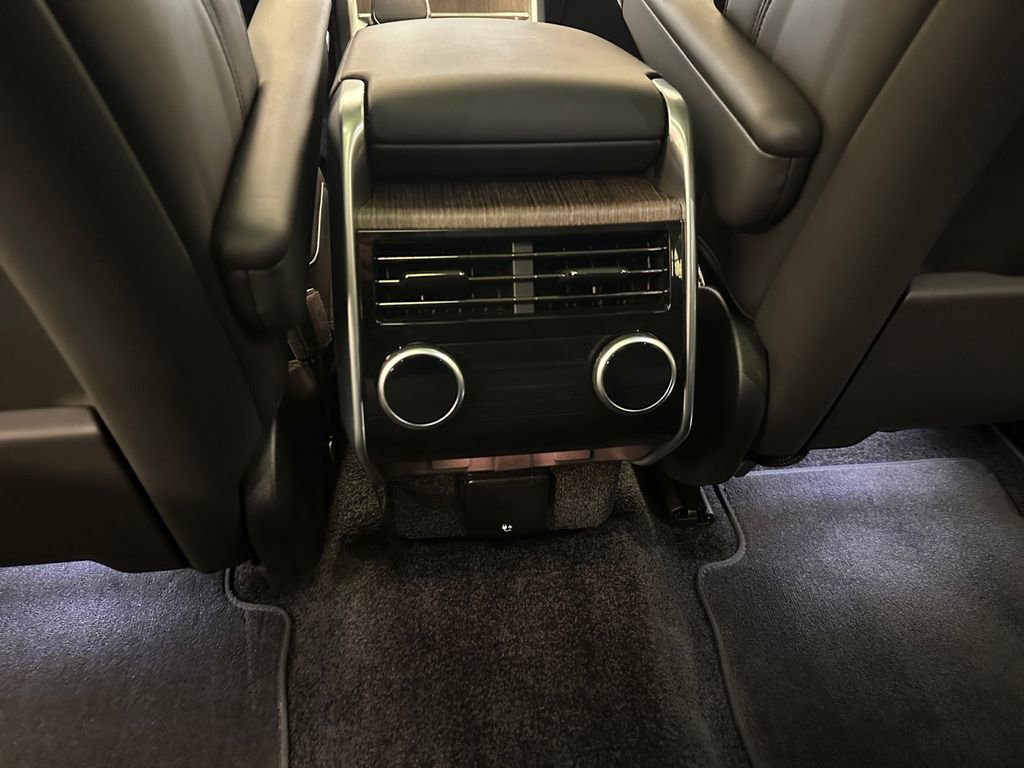 Used 2025 Land Rover Range Rover SE AWD/4WD image 16