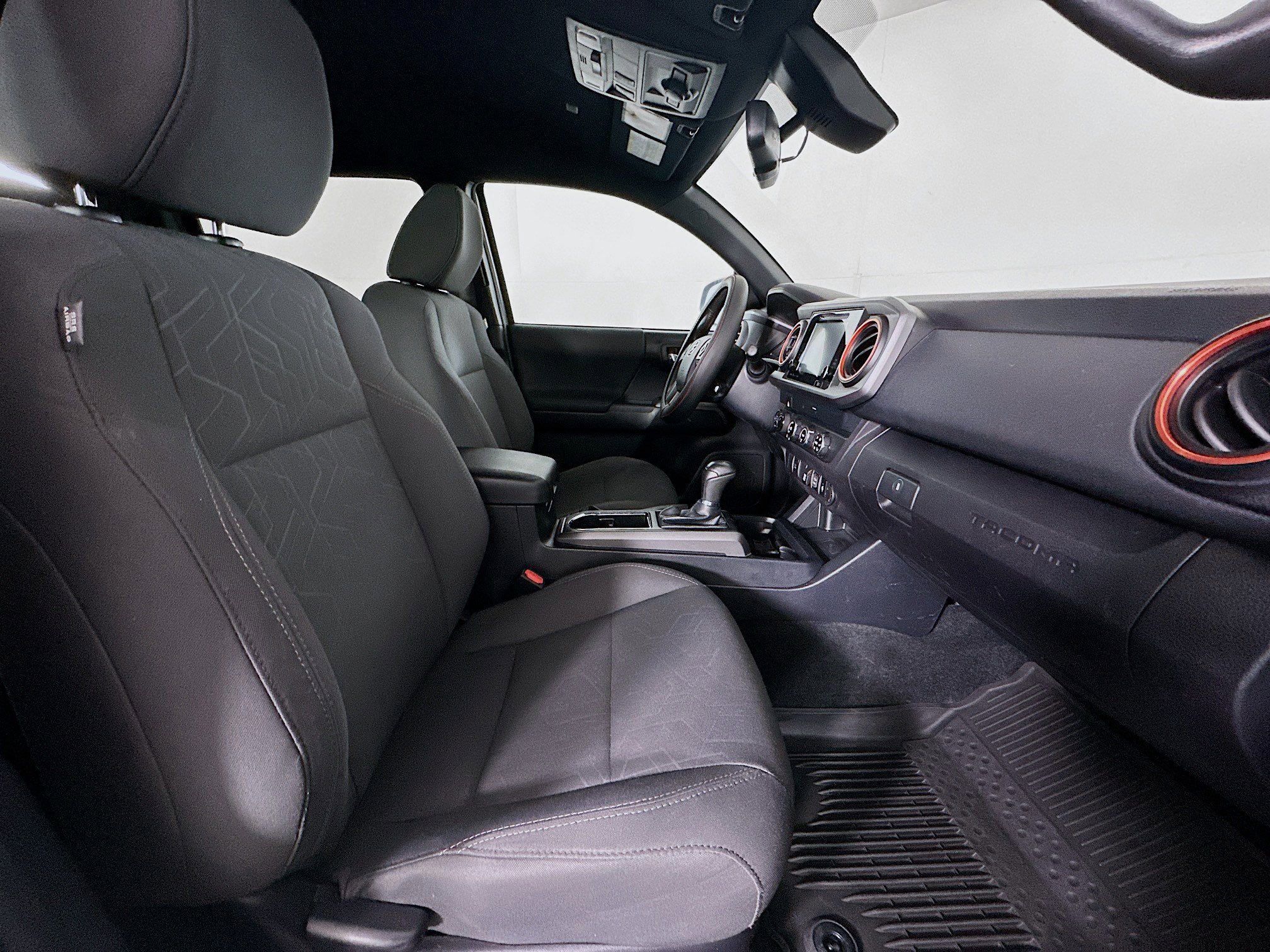 Used 2019 Toyota Tacoma TRD Off-Road w/ Four Season Floor Mat Package image 29