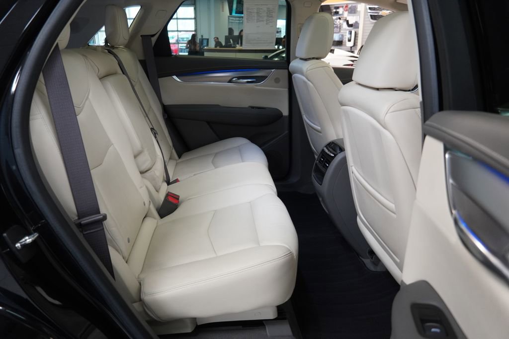 Used 2017 Cadillac XT5 Premium Luxury w/ Advanced Security Package AWD/4WD image 31