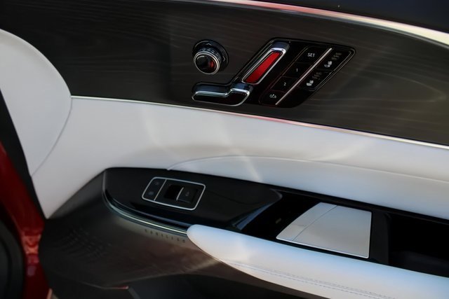 New 2025 Cadillac Lyriq Luxury image 16