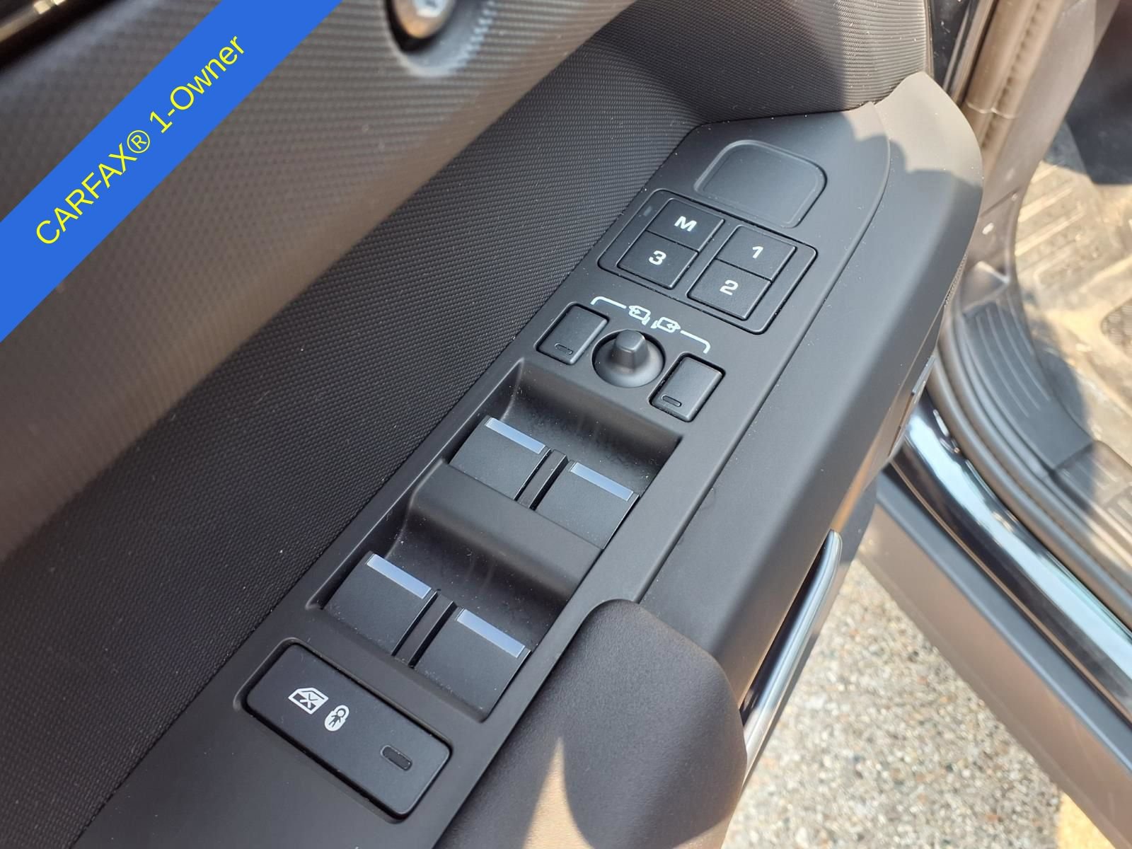 Used 2025 Land Rover Defender 110 S AWD/4WD image 15