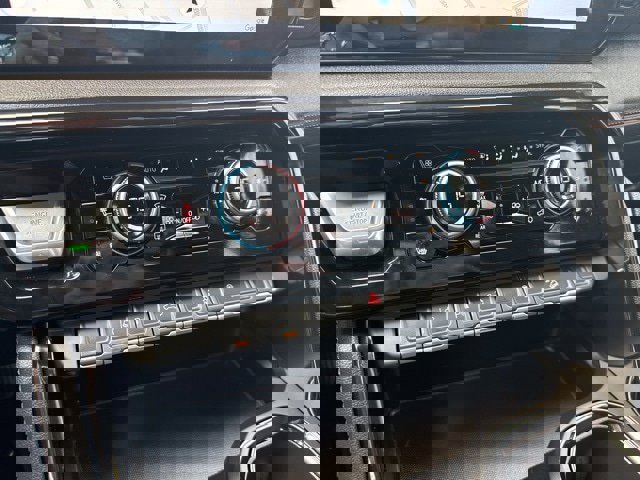 Used 2025 GMC Sierra 2500 AT4 image 12