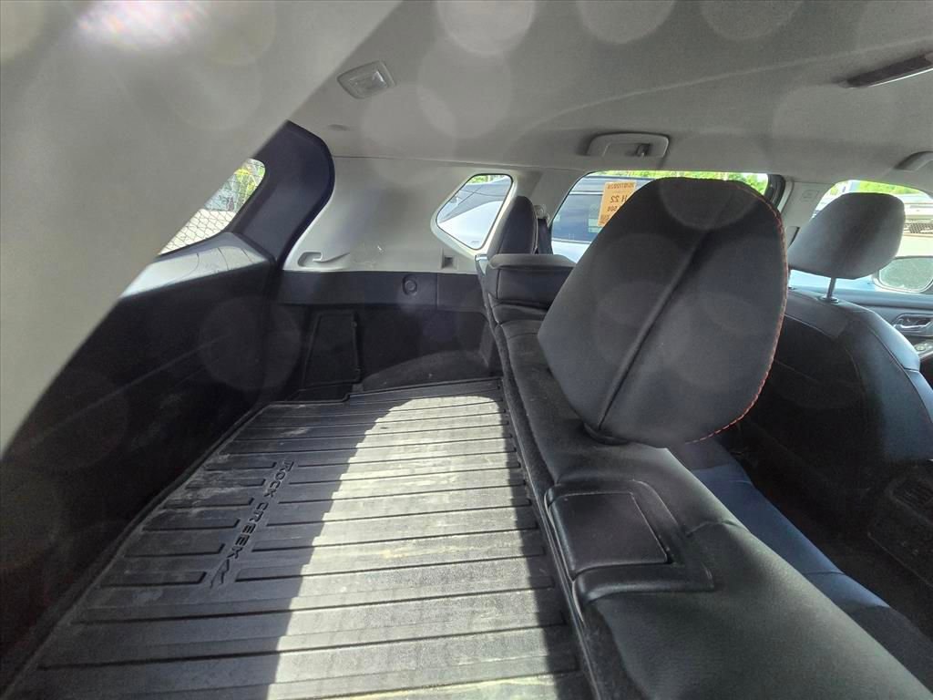 Used 2025 Nissan Rogue SV AWD/4WD image 6