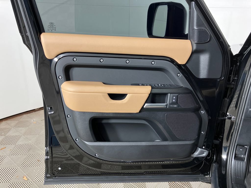 Used 2025 Land Rover Defender 110 X image 22