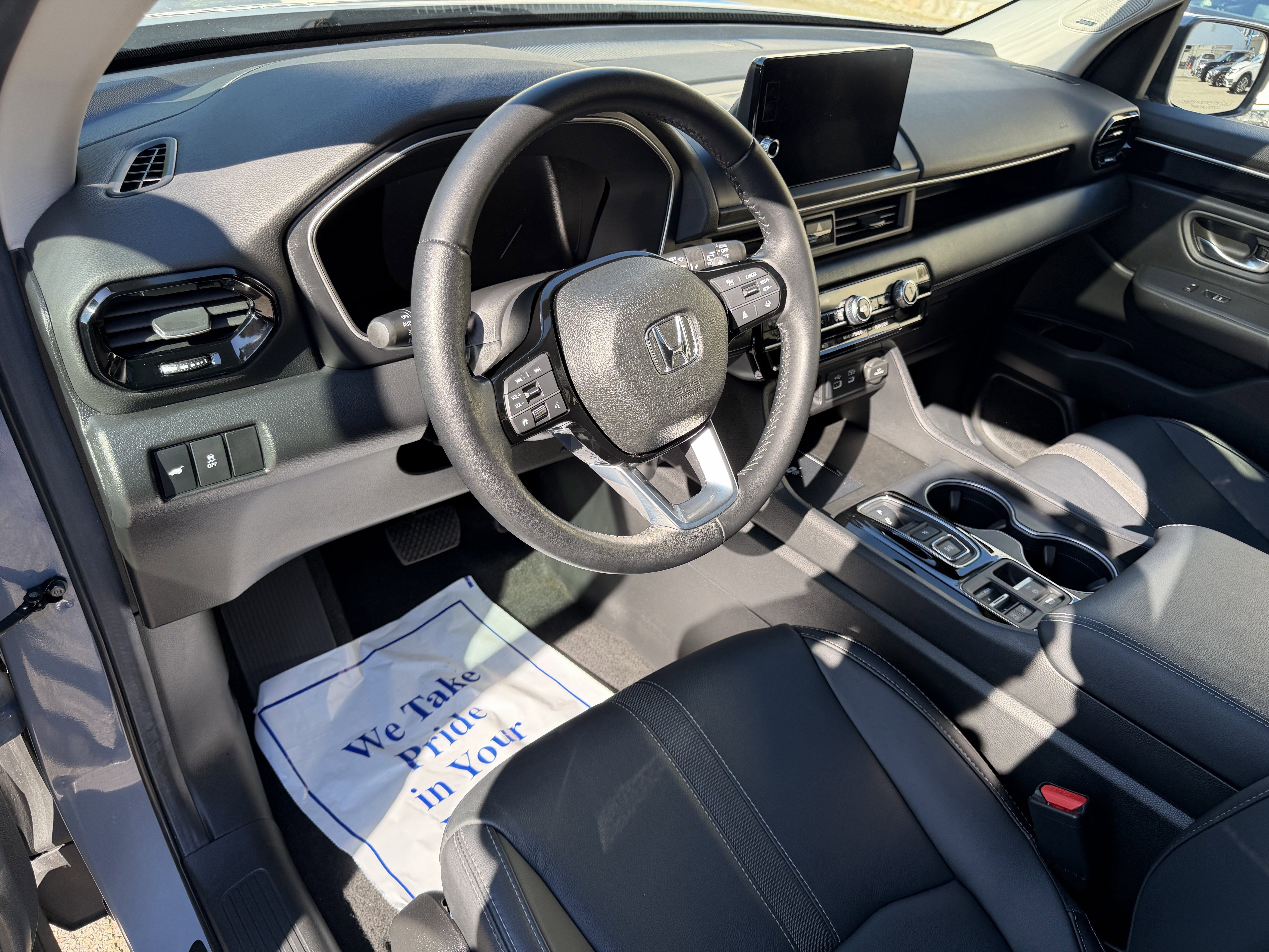 Used 2025 Honda Pilot Touring image 13
