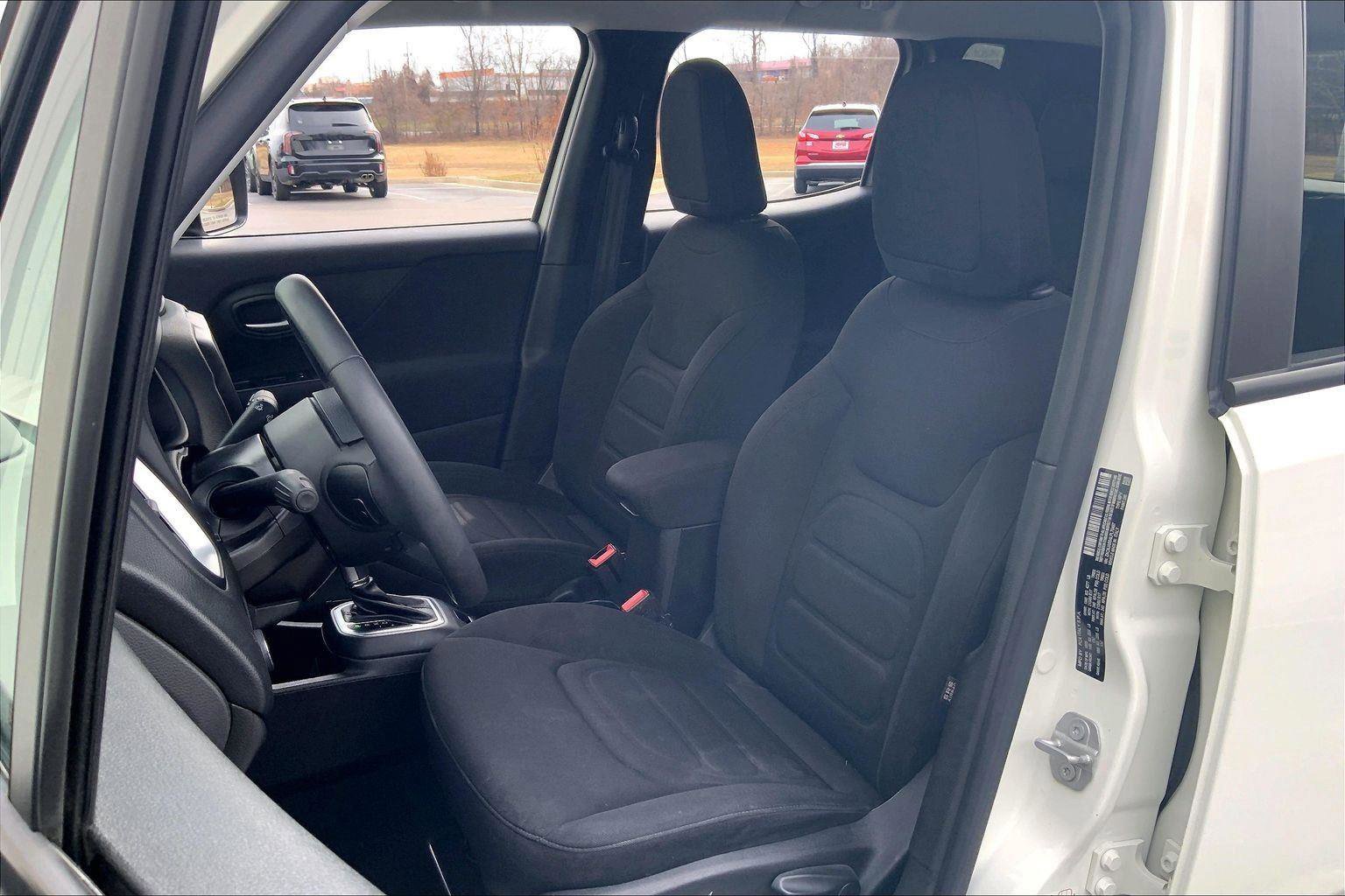 Used 2020 Jeep Renegade Latitude image 23