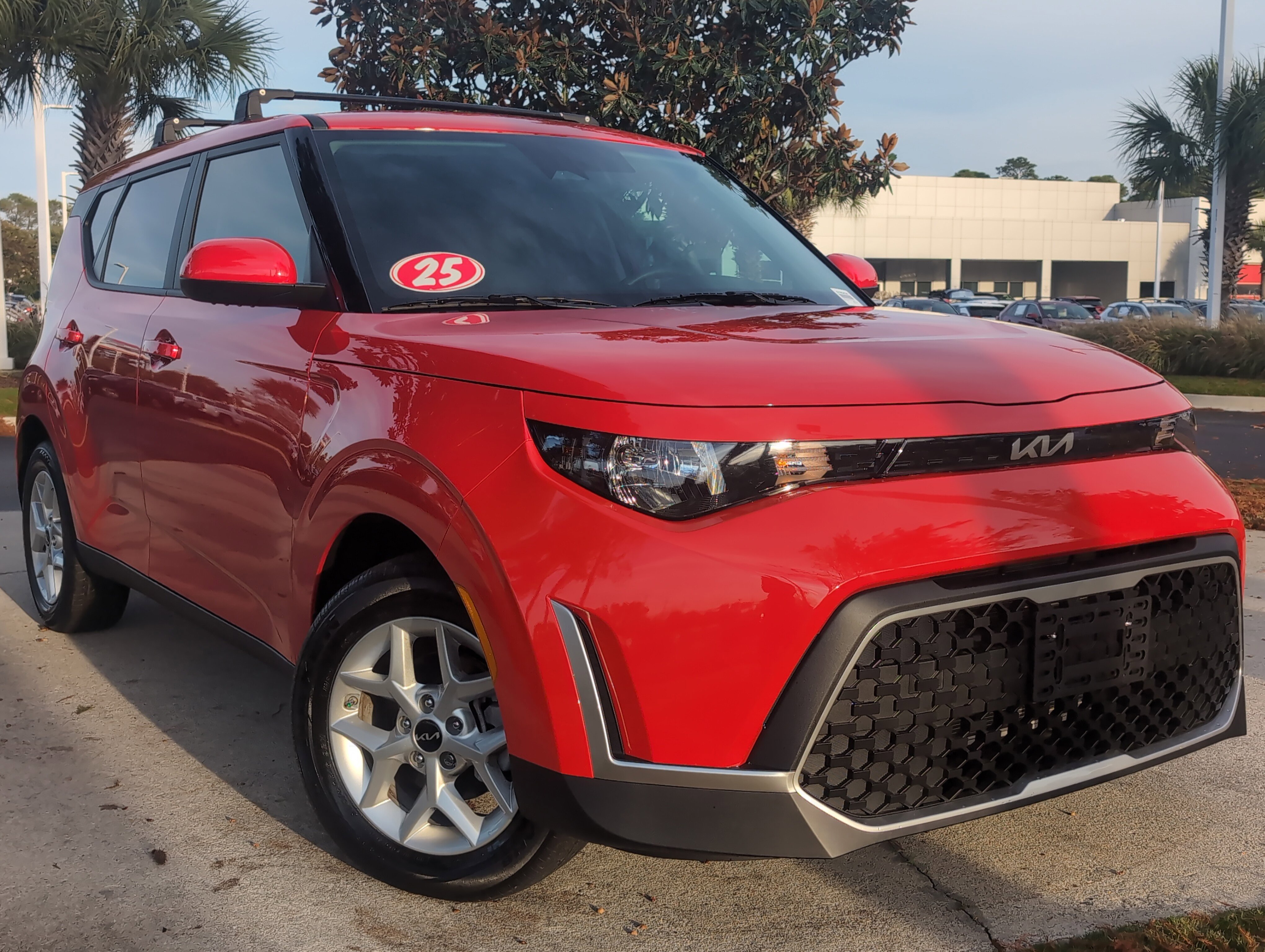 Used 2025 Kia Soul LX w/ LX Technology Package image 2