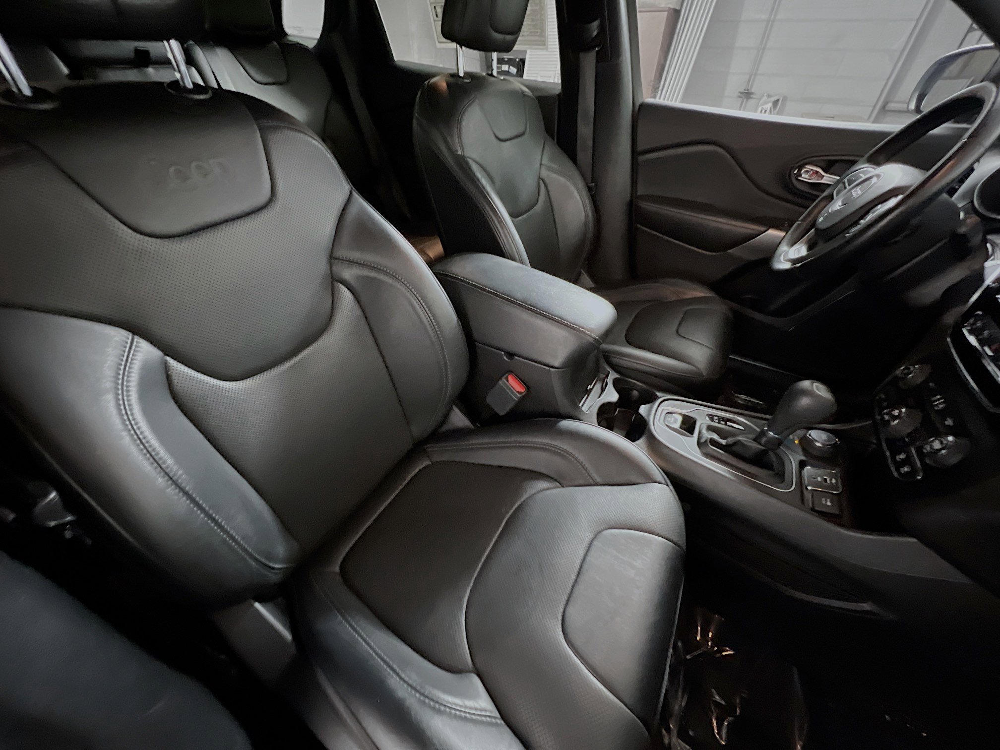 Used 2020 Jeep Cherokee High Altitude image 31