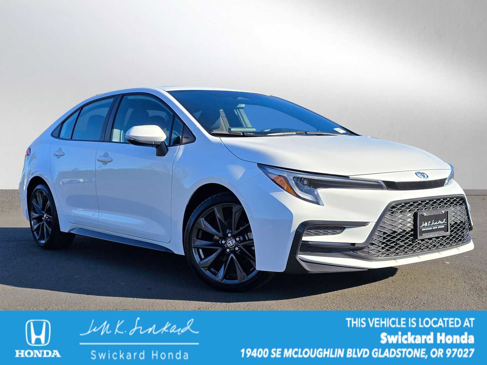 Used 2024 Toyota Corolla SE w/ SE Premium Package image 1