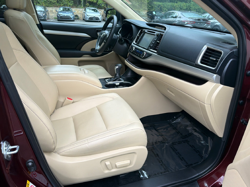 Used 2019 Toyota Highlander XLE AWD/4WD image 12
