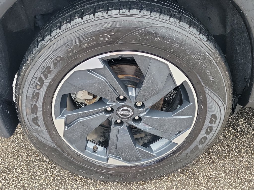 Used 2024 Nissan Rogue SV FWD image 6