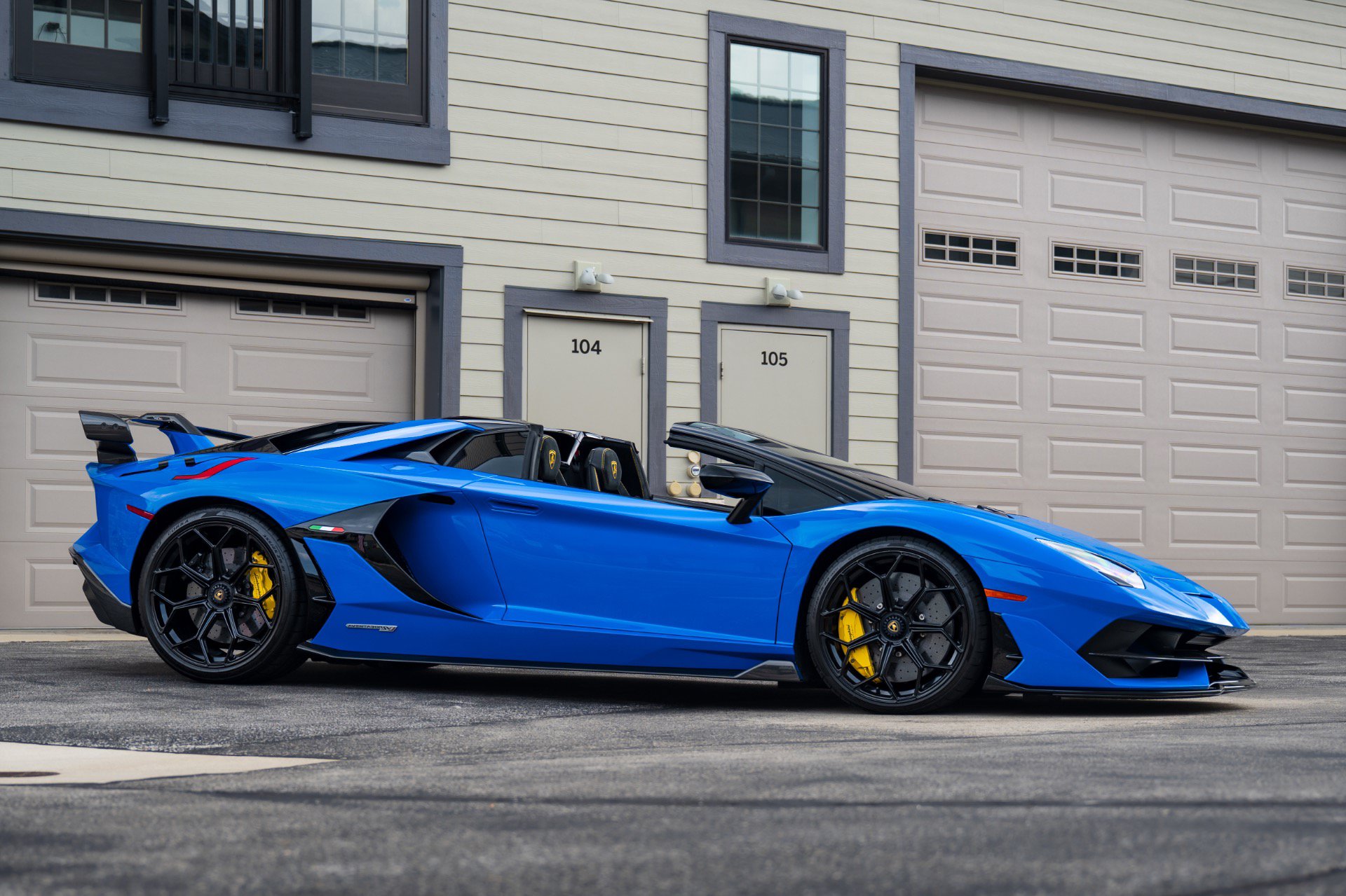 Used 2021 Lamborghini Aventador SVJ AWD/4WD image 13