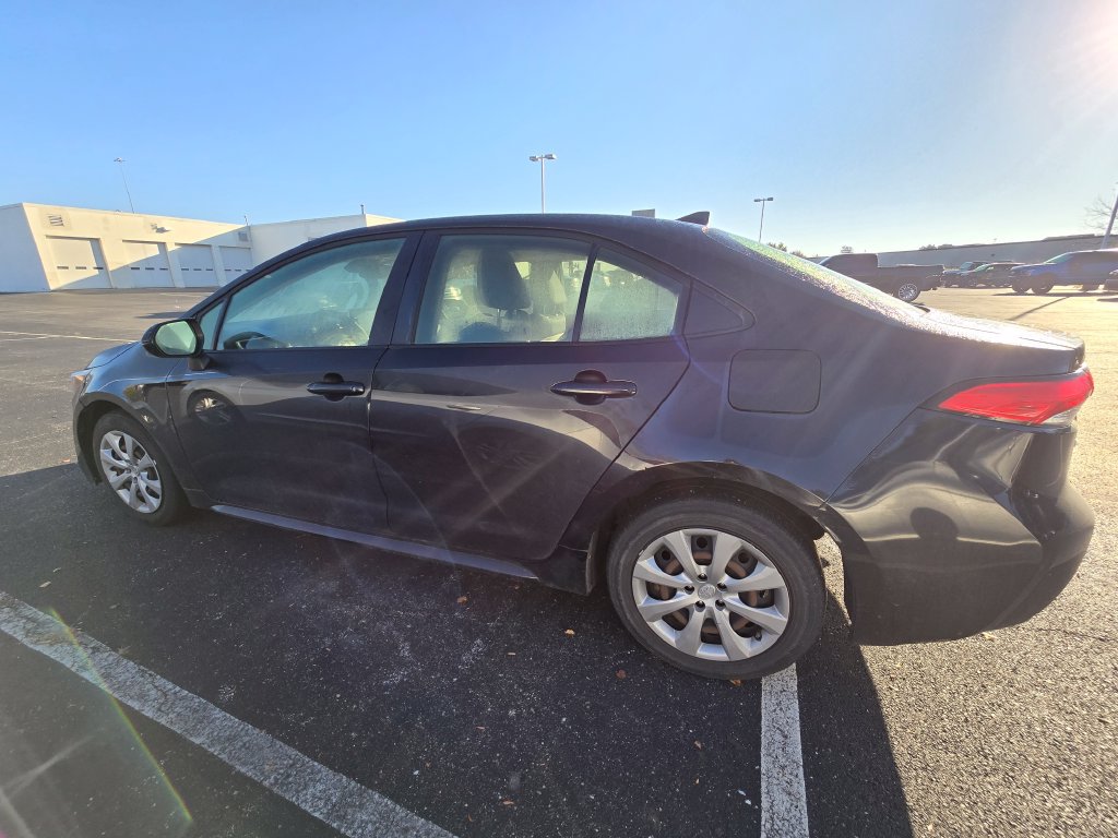 Used 2020 Toyota Corolla LE FWD image 5