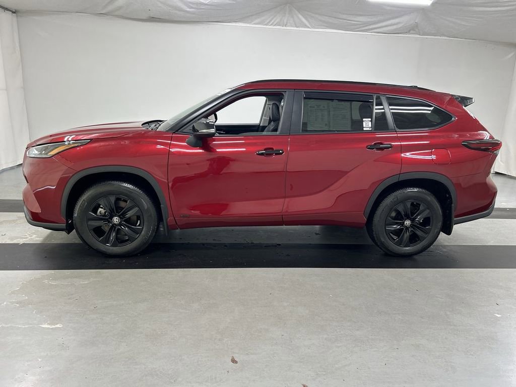 Used 2025 Toyota Highlander XLE AWD/4WD image 6