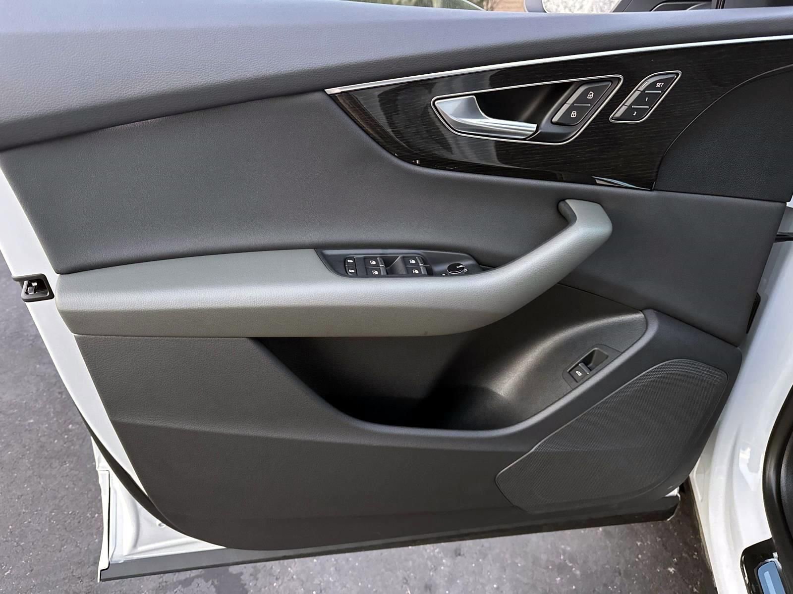 Used 2025 Audi Q8 Premium w/ Black Optic Package image 11