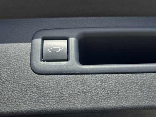 Used 2025 Toyota Highlander XSE AWD/4WD image 15