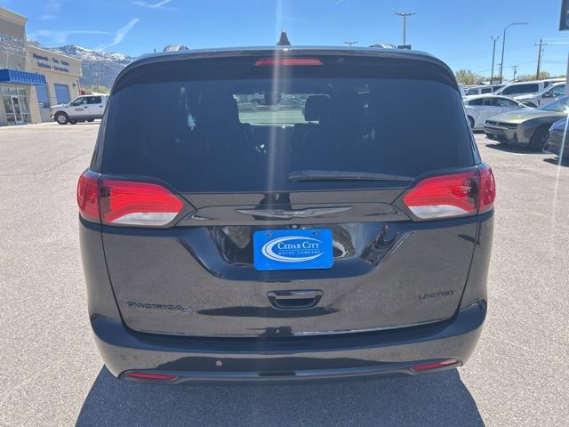 Used 2018 Chrysler Pacifica Limited w/ Advanced Safetytec Group FWD image 6