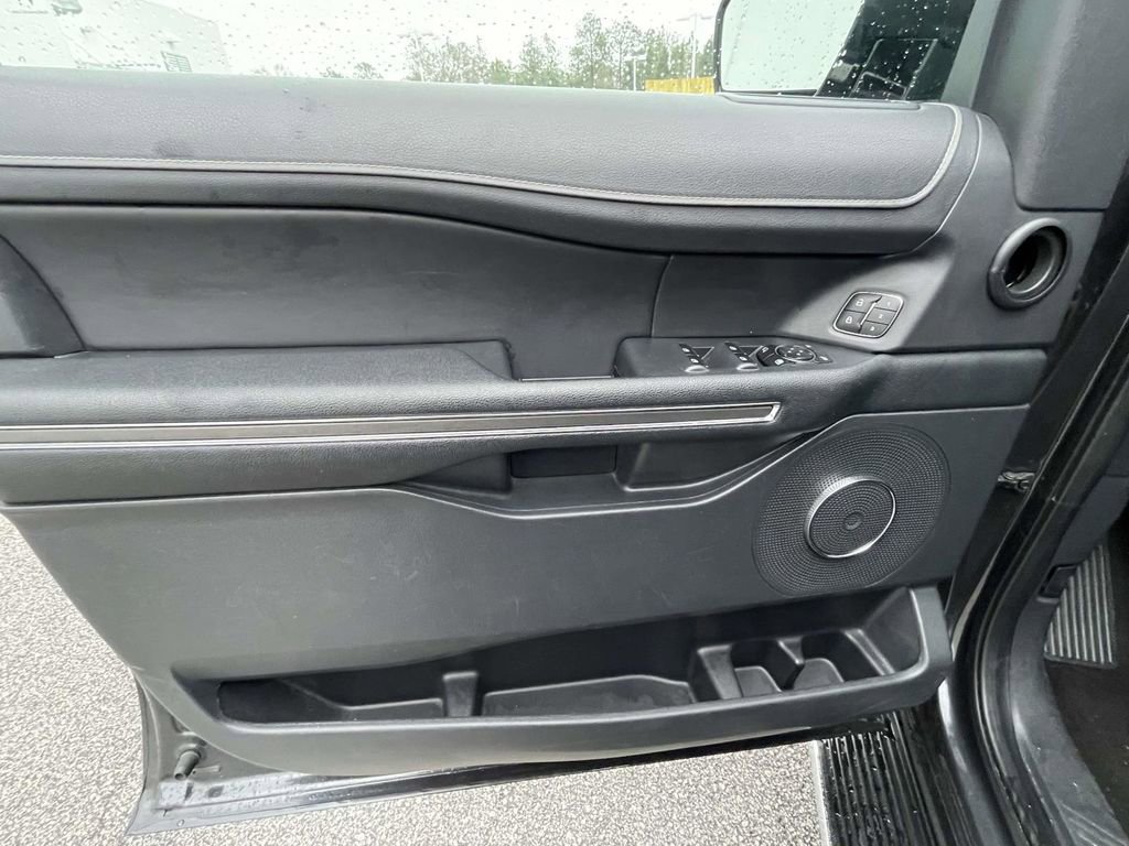 Used 2023 Ford Expedition Max XLT image 17