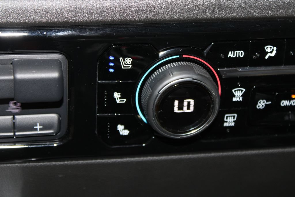 Used 2025 Chevrolet Silverado 1500 High Country w/ High Country Premium Package AWD/4WD image 47