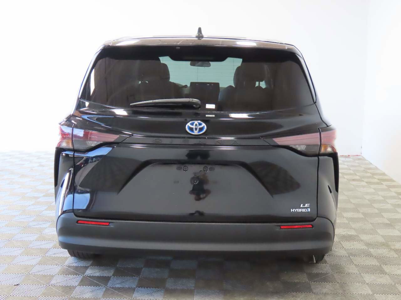 Used 2023 Toyota Sienna LE FWD image 4