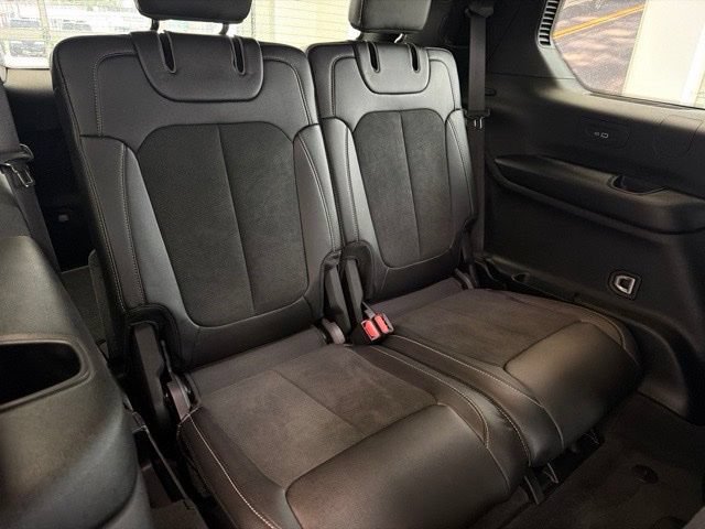 Used 2025 Jeep Grand Cherokee L Altitude AWD/4WD image 10